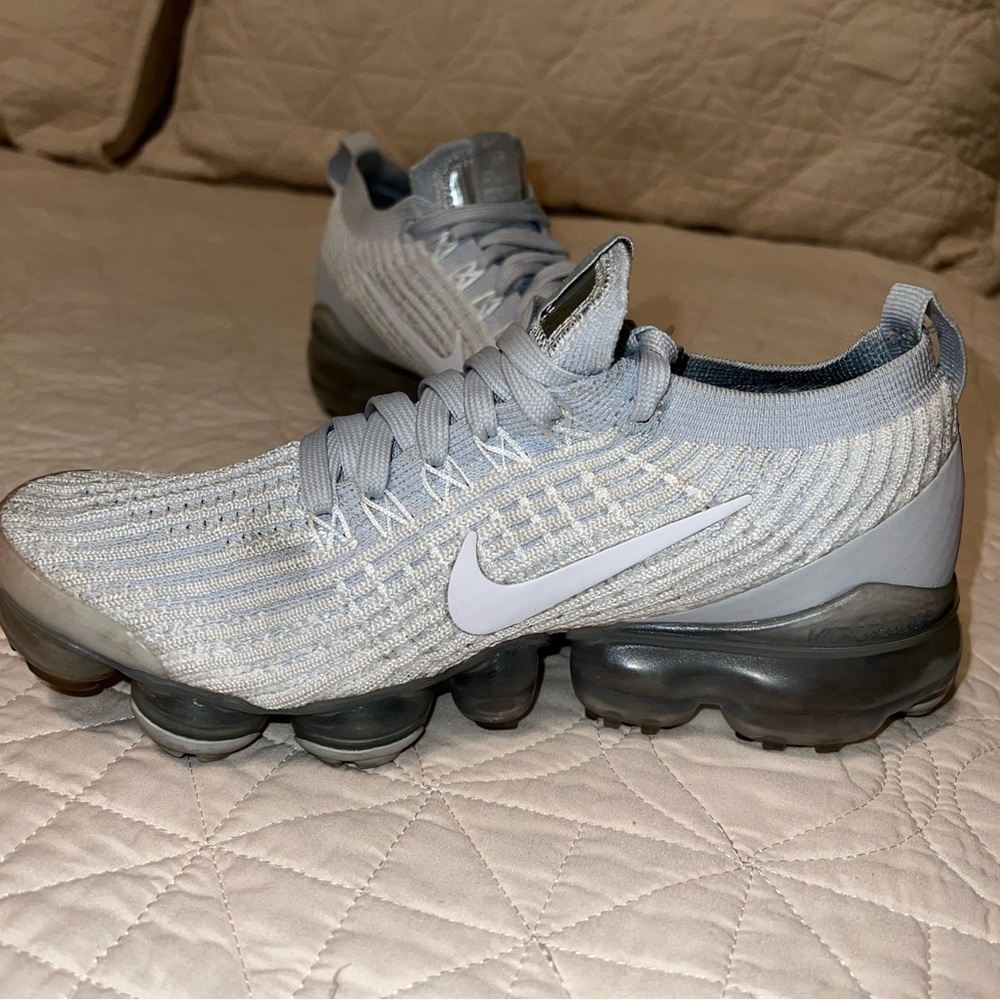 Nike Air Vapormax Flyinit in Pure Platinum/White-Wolf Grey